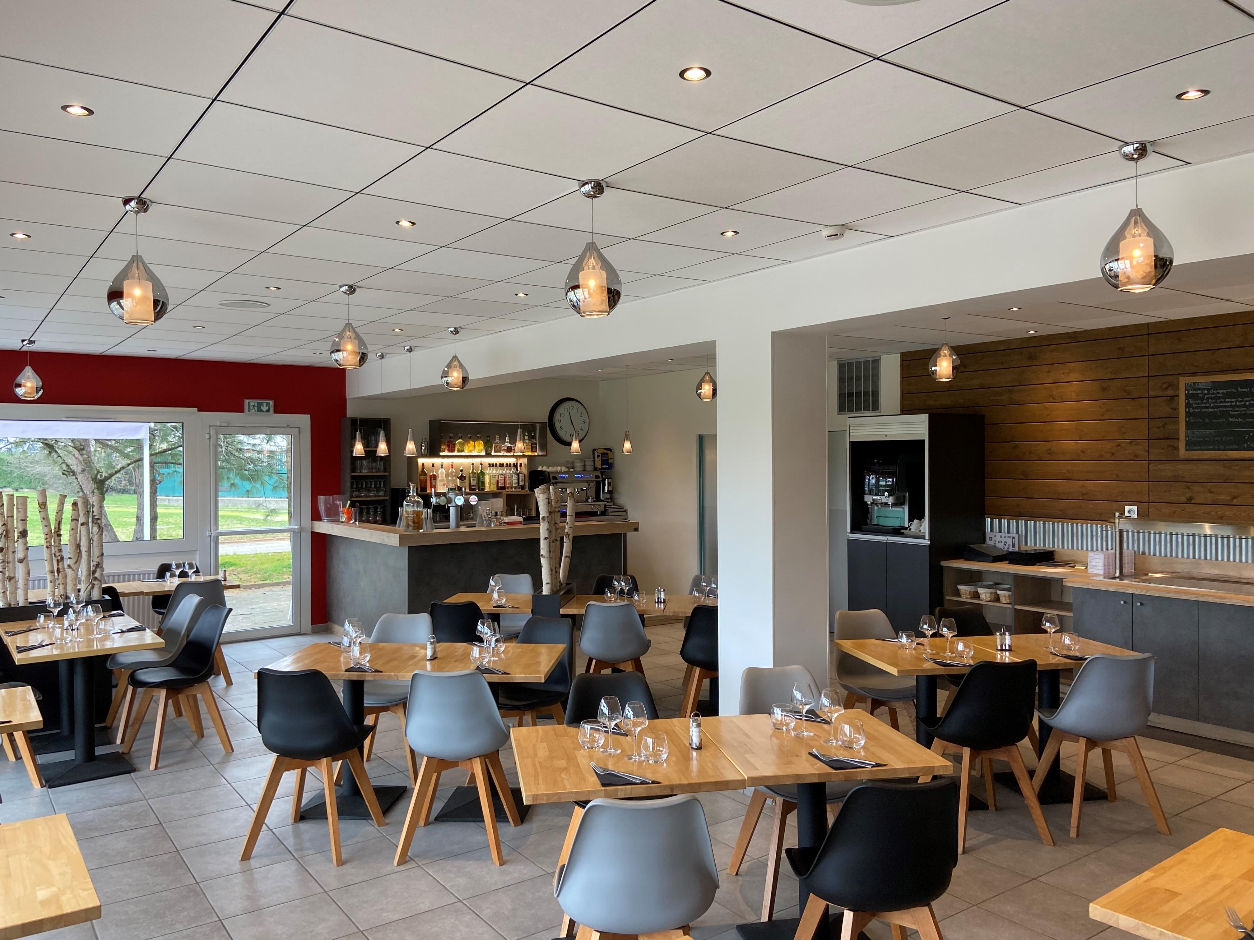 Logis Cris Hotel Et Restaurant, Lyon Sud-Est Corbas Exterior photo